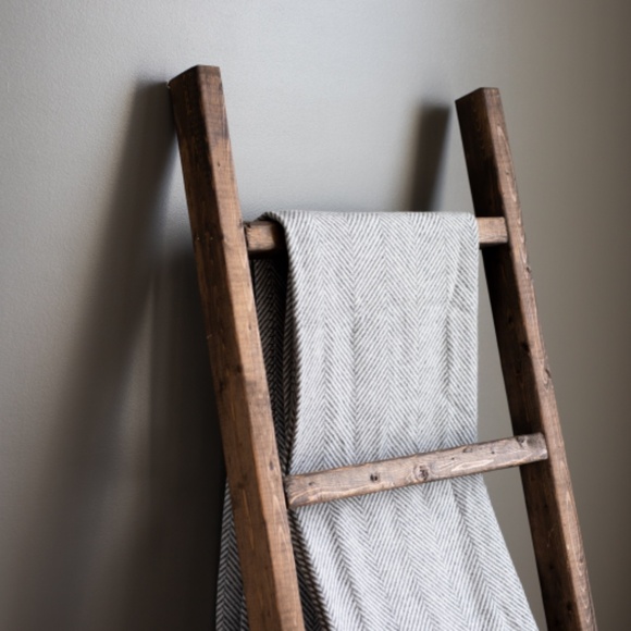 100% Wool Tan and Ivory Soft Herringbone Throw Blanket 53"x69" - Picture 10 of 13